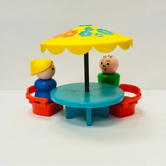 Vintage Fisher-Price Little People Patio Set - Including Daddy & Mommy People - Picture 1 of 5